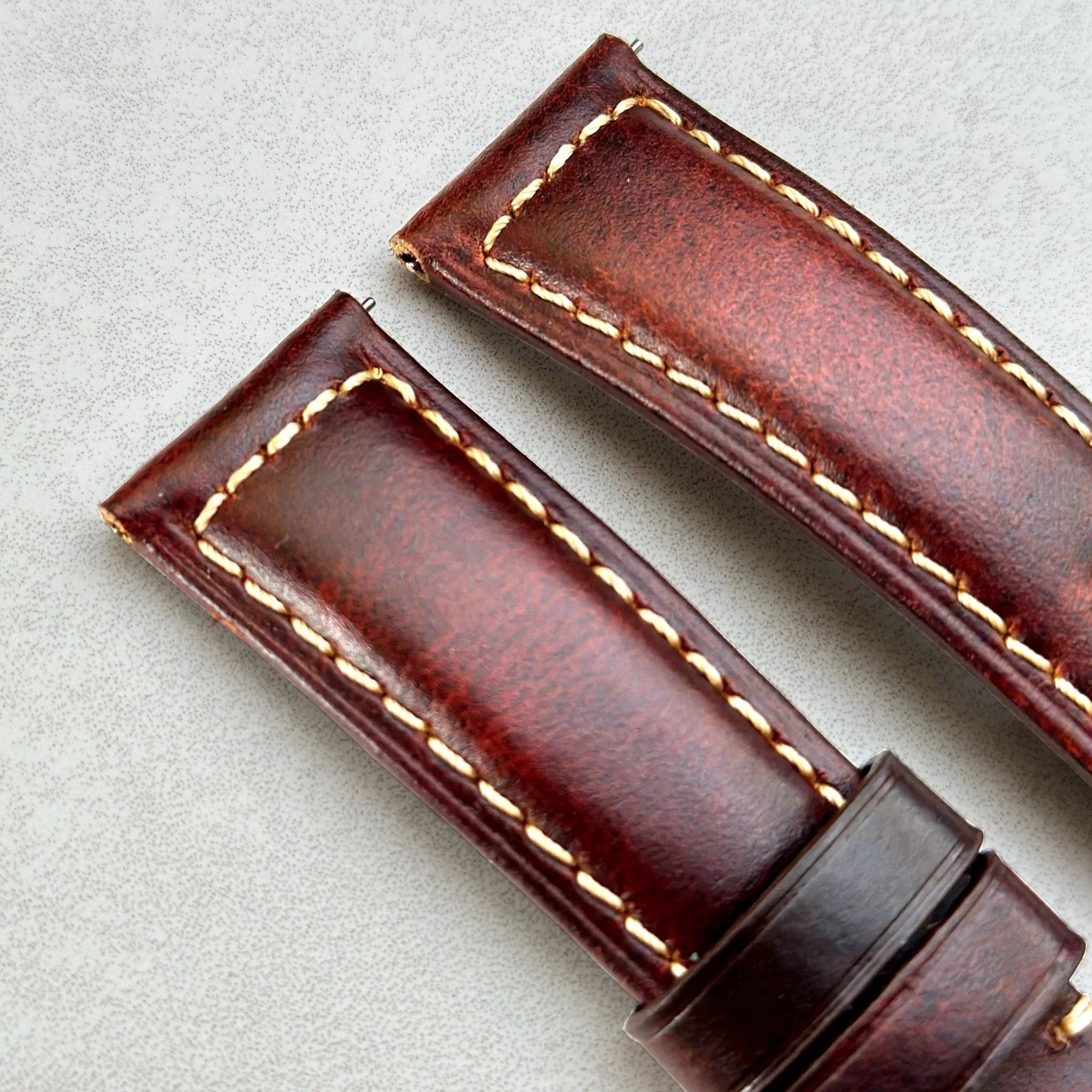 Watchandstrapco｜The Berlin ベルリン｜クラック加工パッド入りレザーウォッチストラップ
