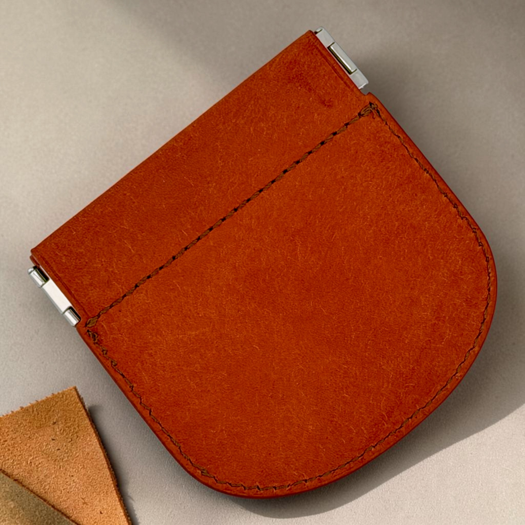 Cléo Italian Pueblo Leather Coin Case — Patina-Ready Daily Carry — 25g, Made in Japan