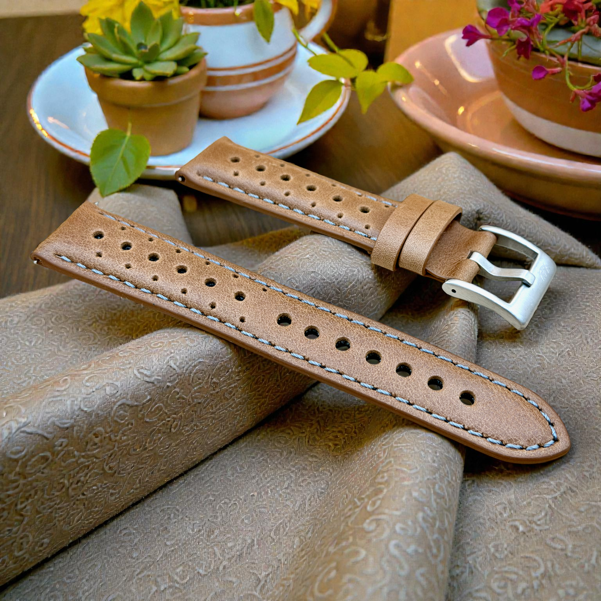 Watchandstrapco | The Monte Carlo：穿孔皮革賽車錶帶 - 復古棕