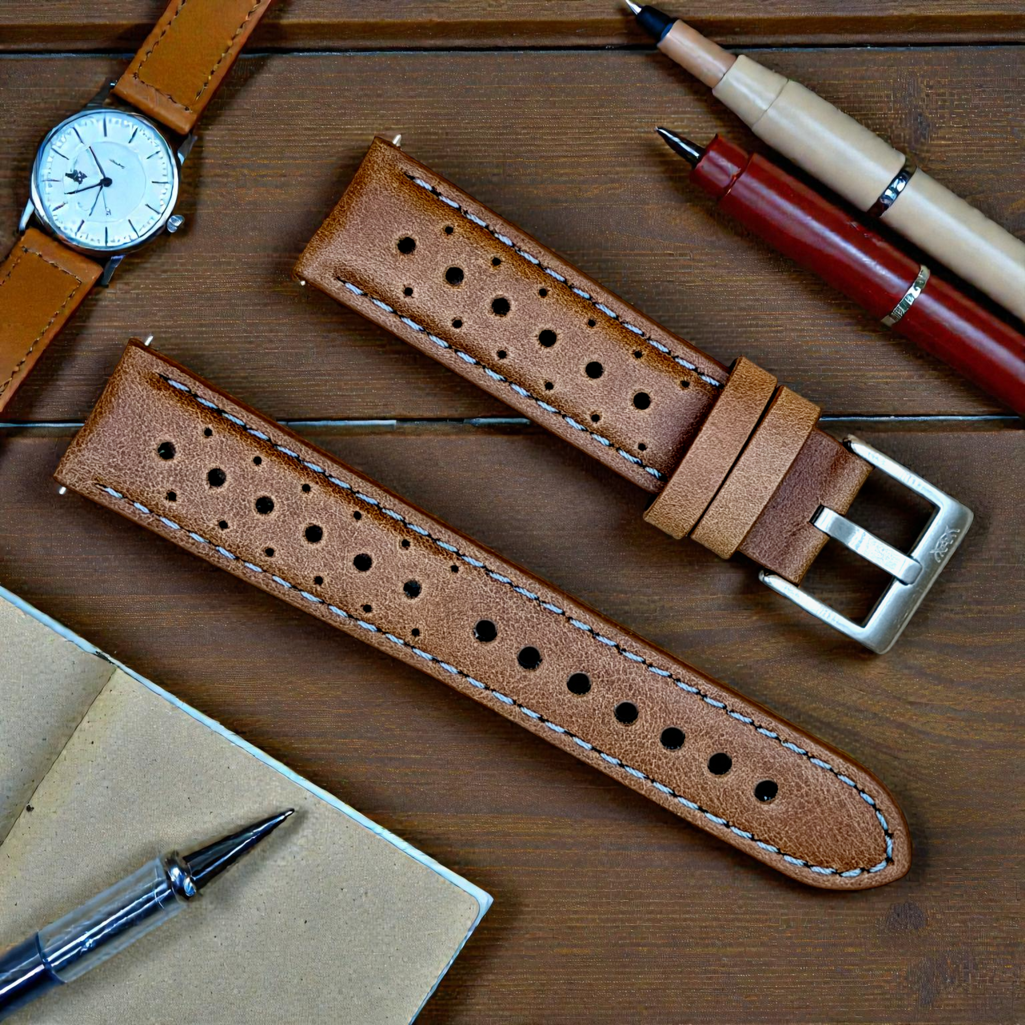 Watchandstrapco | The Monte Carlo：穿孔皮革賽車錶帶 - 復古棕