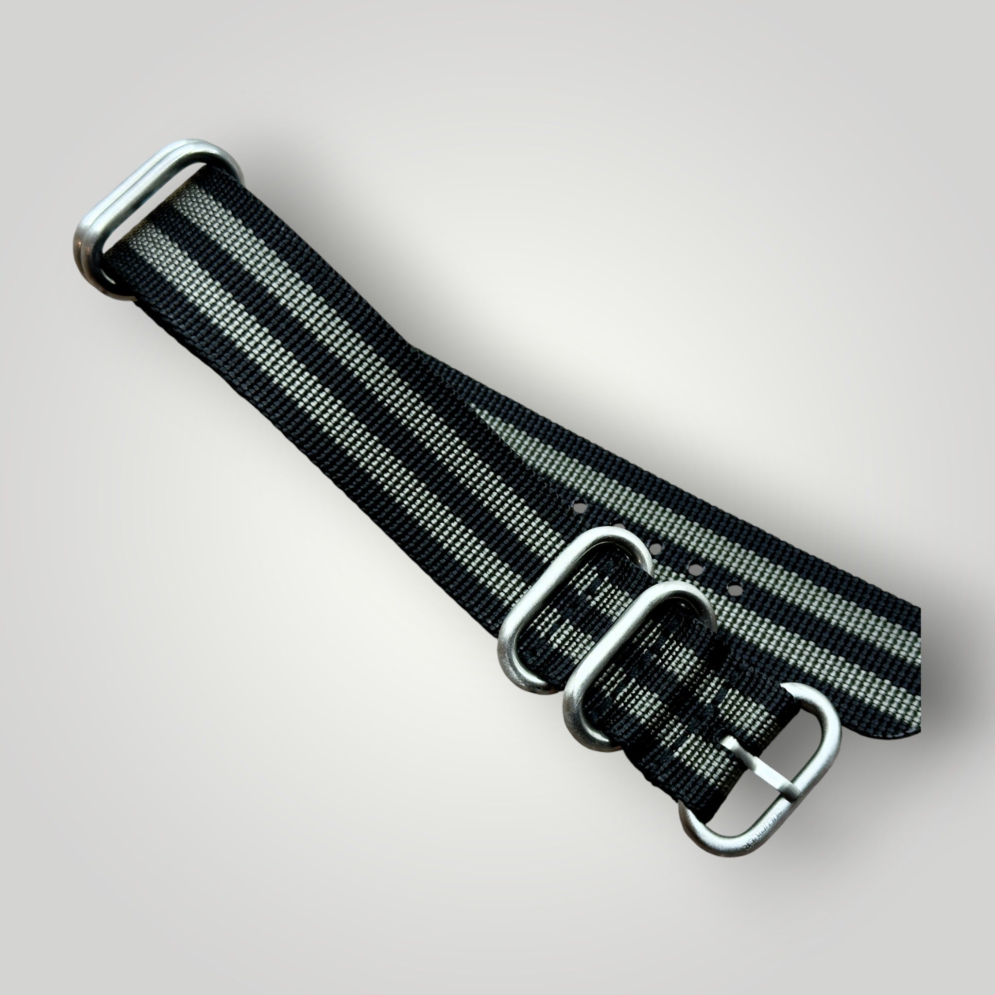 ZULUDIVER | 1973 British Military Nylon Watch Strap – Zulu - Khaki / Olive Green / Classic Bond