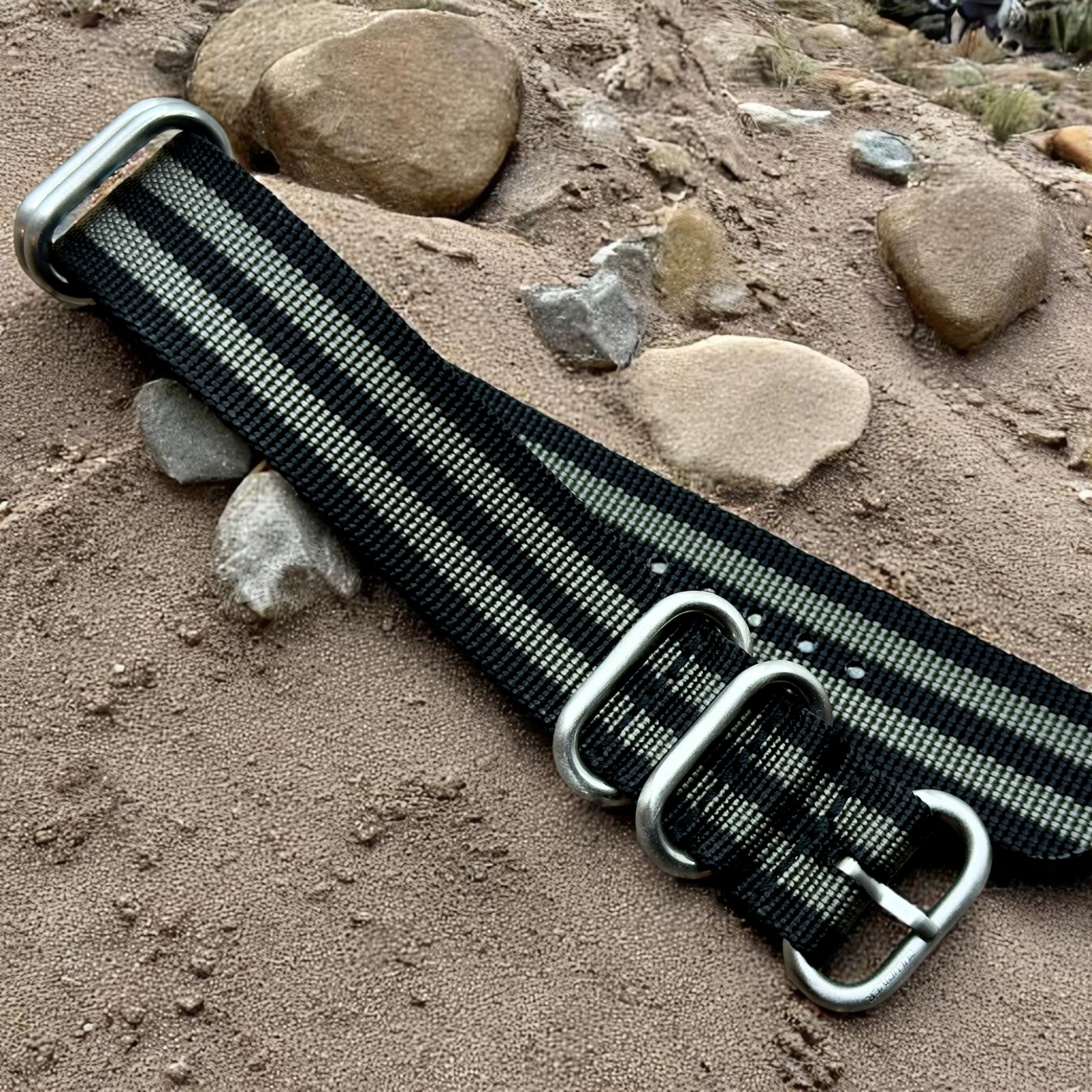 ZULUDIVER | 1973 British Military Nylon Watch Strap – Zulu - Khaki / Olive Green / Classic Bond