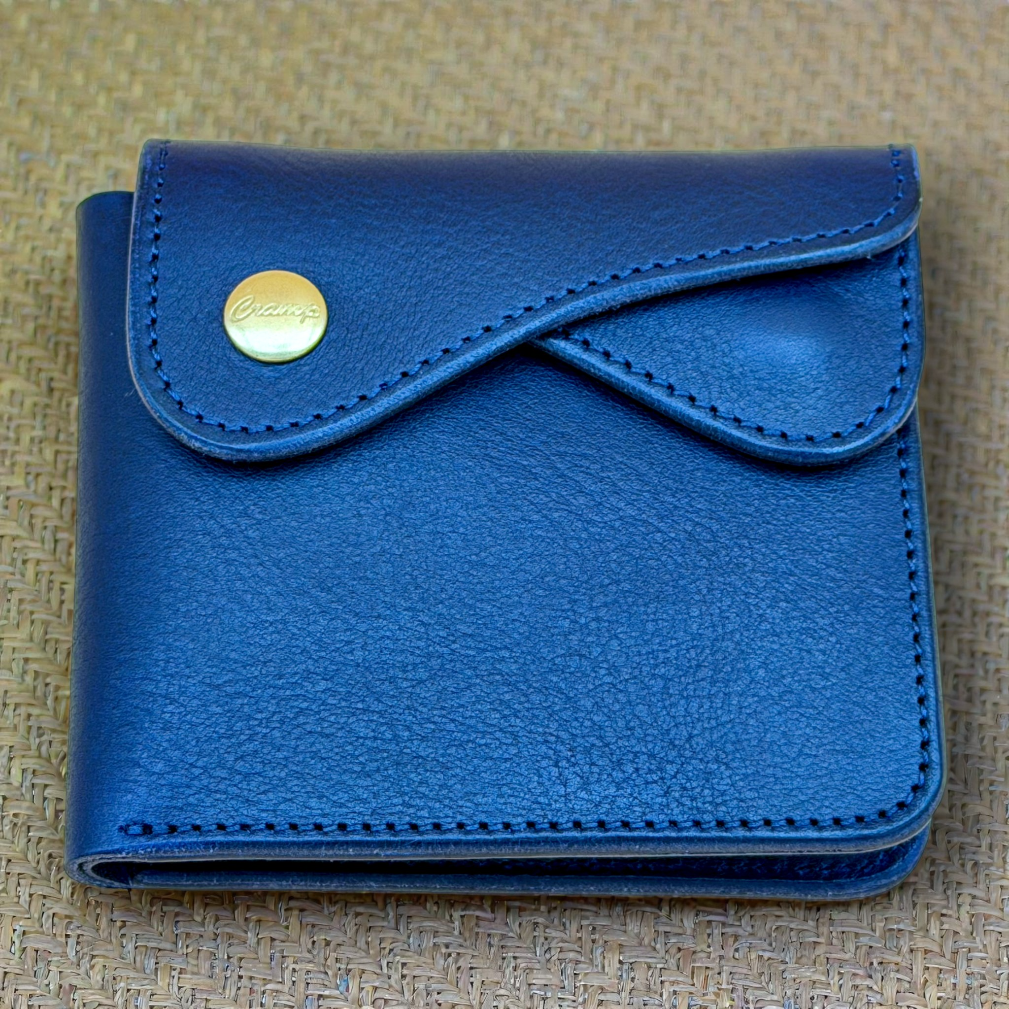 IKENOHATA GINKAWATEN 池之端銀革店｜Cramp クランプ｜イタリアンシュリンクレザー ダブルフラップ二つ折りウォレット｜ブルー