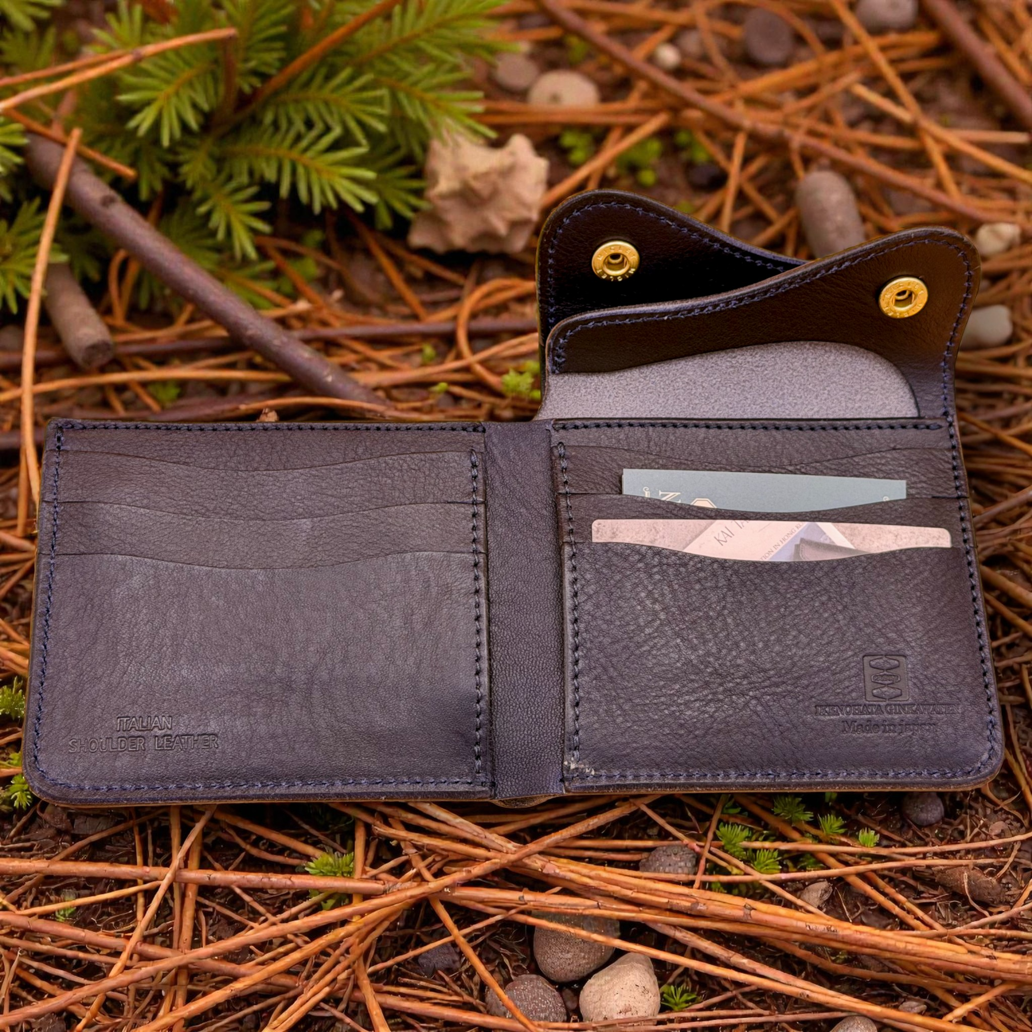 IKENOHATA GINKAWATEN 池之端銀革店｜Cramp クランプ｜イタリアンシュリンクレザー ダブルフラップ二つ折りウォレット｜ブルー