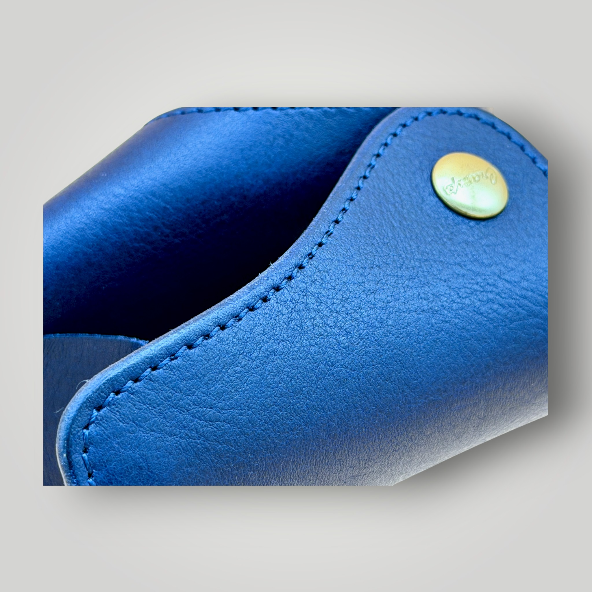 IKENOHATA GINKAWATEN 池之端銀革店｜Cramp クランプ｜イタリアンシュリンクレザー ダブルフラップ二つ折りウォレット｜ブルー