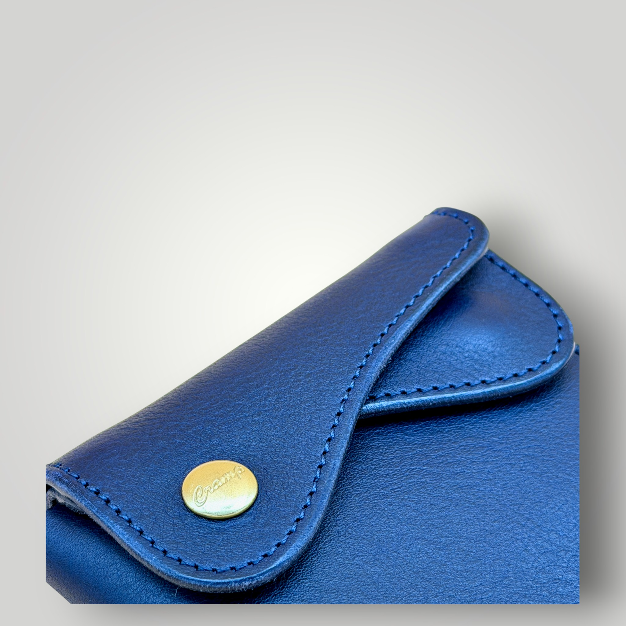 IKENOHATA GINKAWATEN 池之端銀革店｜Cramp クランプ｜イタリアンシュリンクレザー ダブルフラップ二つ折りウォレット｜ブルー