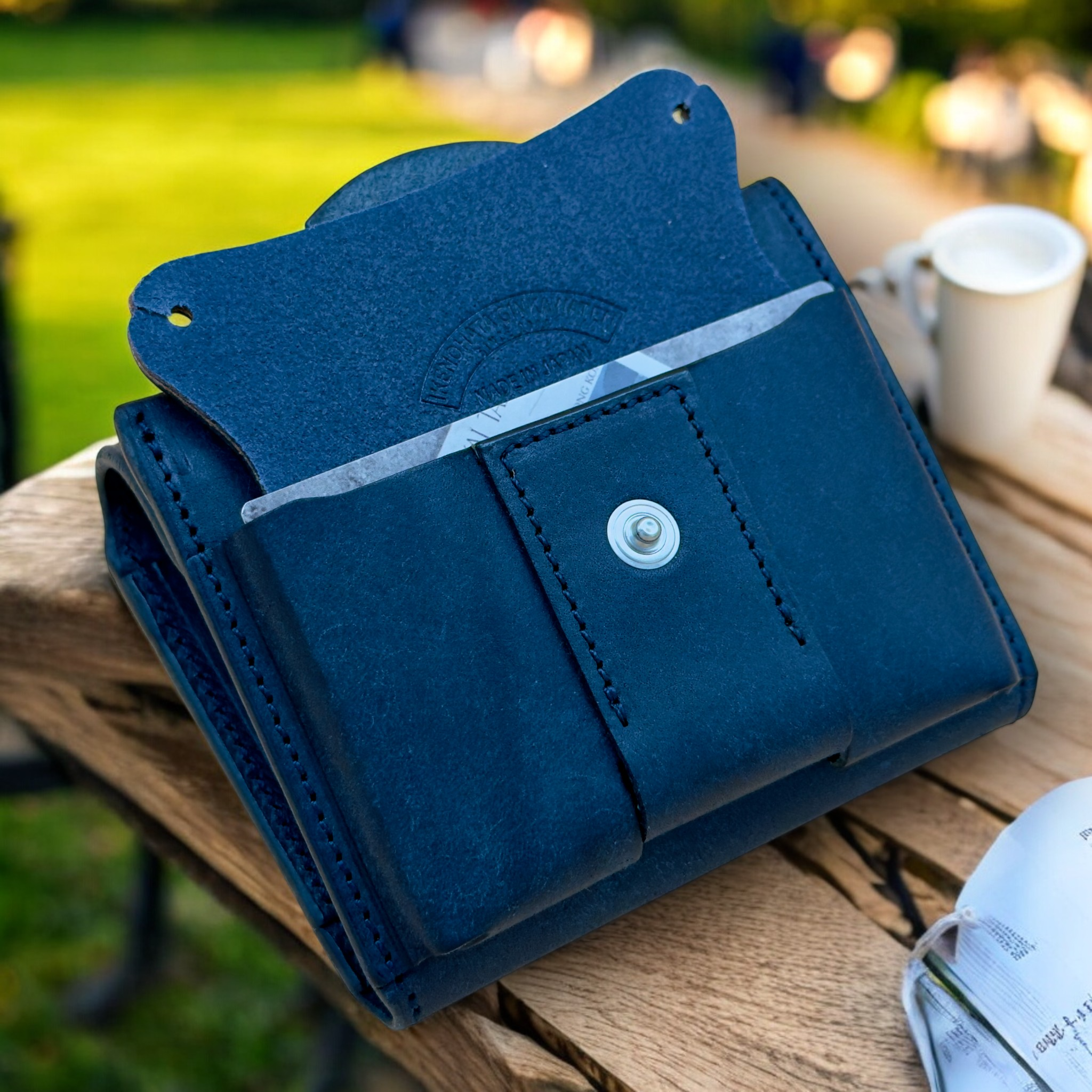 IKENOHATA GINKAWATEN 池之端銀革店｜Cramp クランプ｜プエブロレザー スリムウォレット｜ネイビー