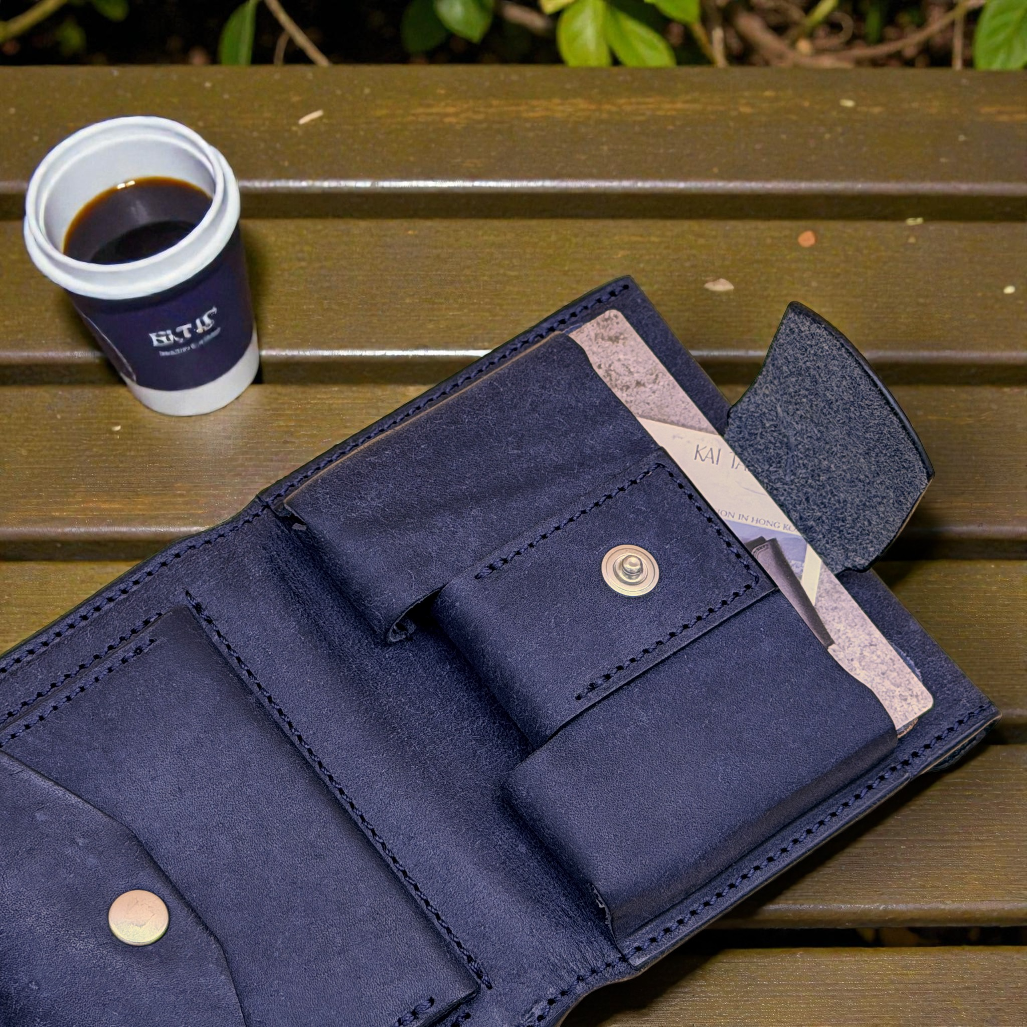 IKENOHATA GINKAWATEN 池之端銀革店｜Cramp クランプ｜プエブロレザー スリムウォレット｜ネイビー