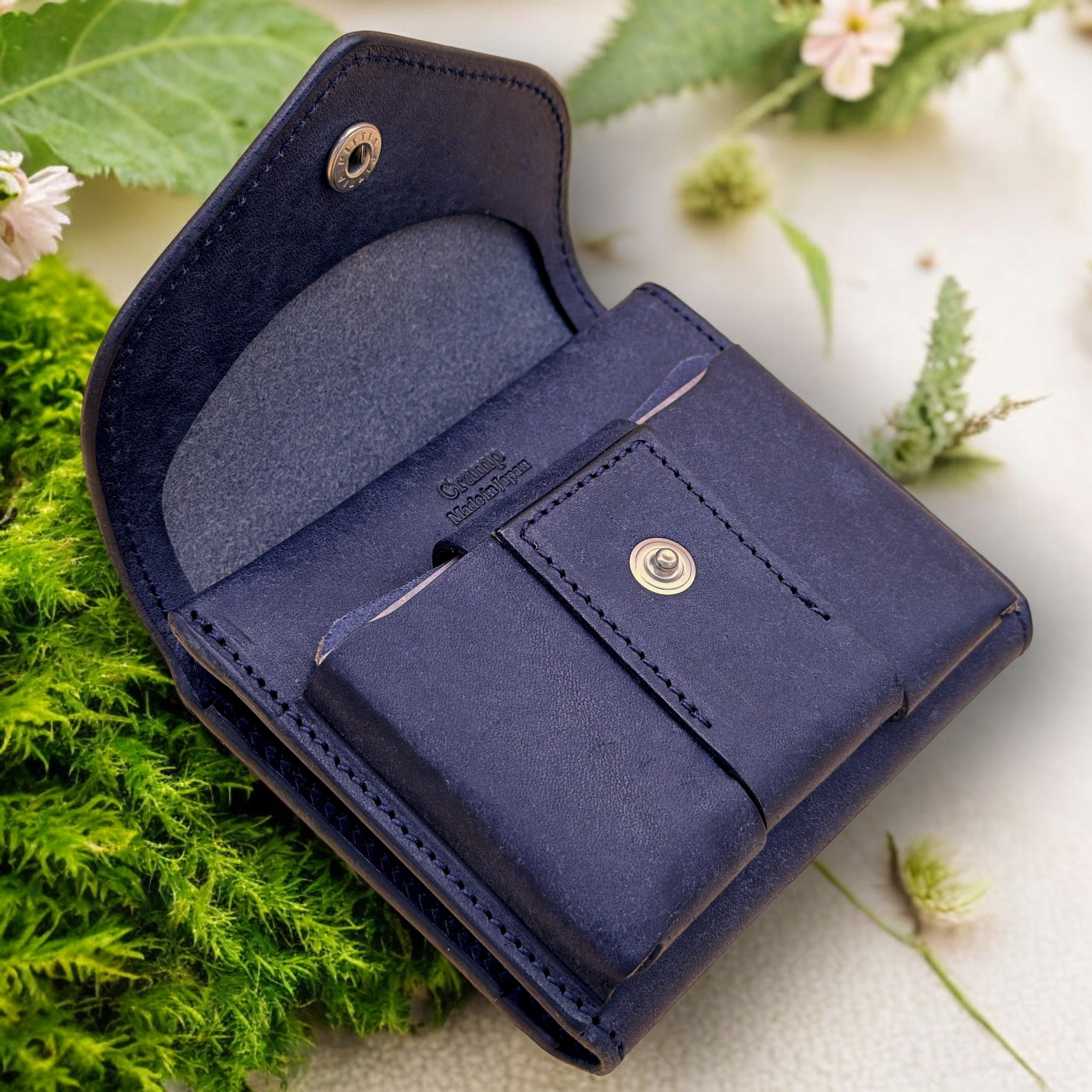 IKENOHATA GINKAWATEN 池之端銀革店｜Cramp クランプ｜プエブロレザー スリムウォレット｜ネイビー