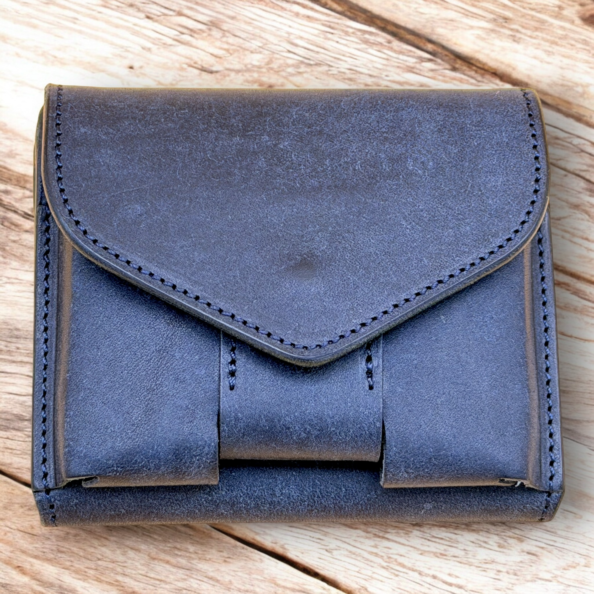 IKENOHATA GINKAWATEN 池之端銀革店｜Cramp クランプ｜プエブロレザー スリムウォレット｜ネイビー