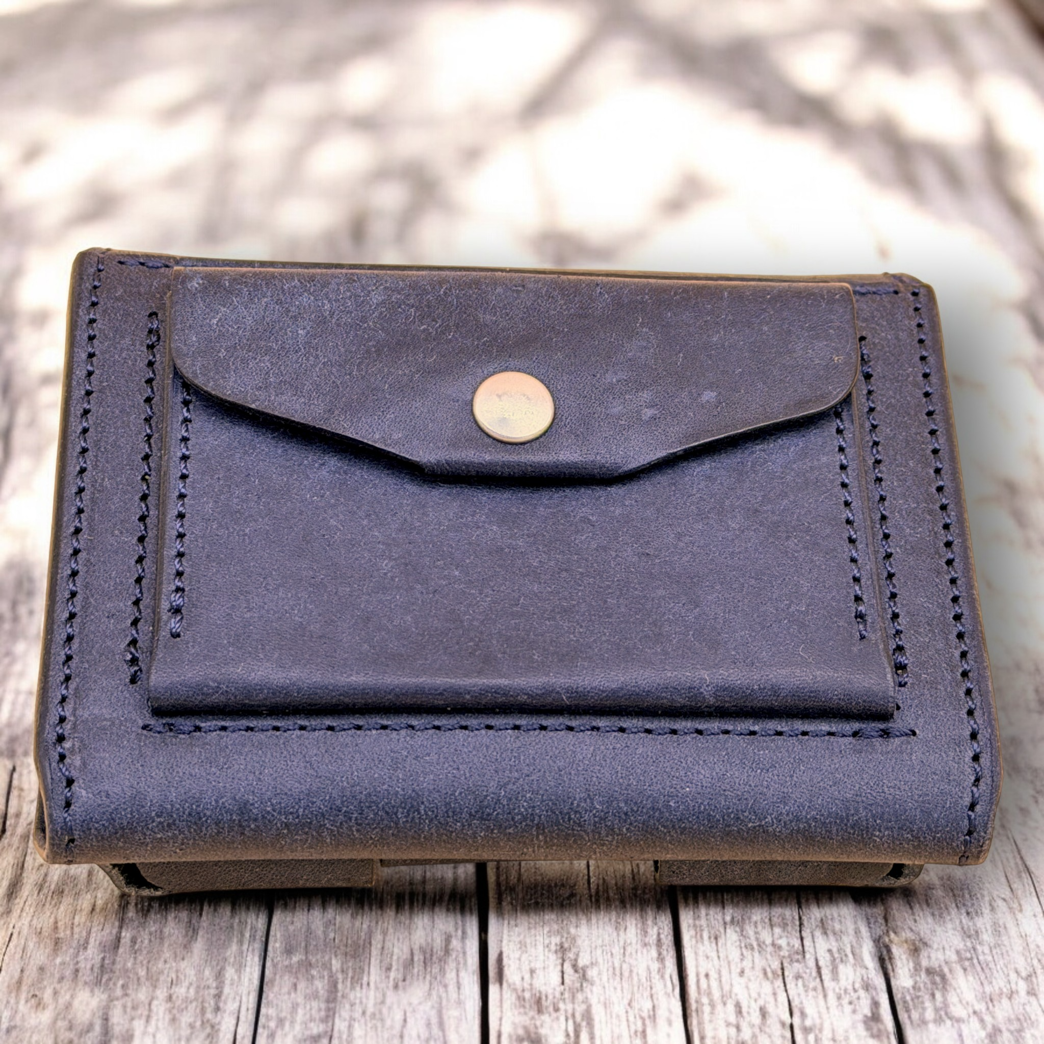 IKENOHATA GINKAWATEN 池之端銀革店｜Cramp クランプ｜プエブロレザー スリムウォレット｜ネイビー