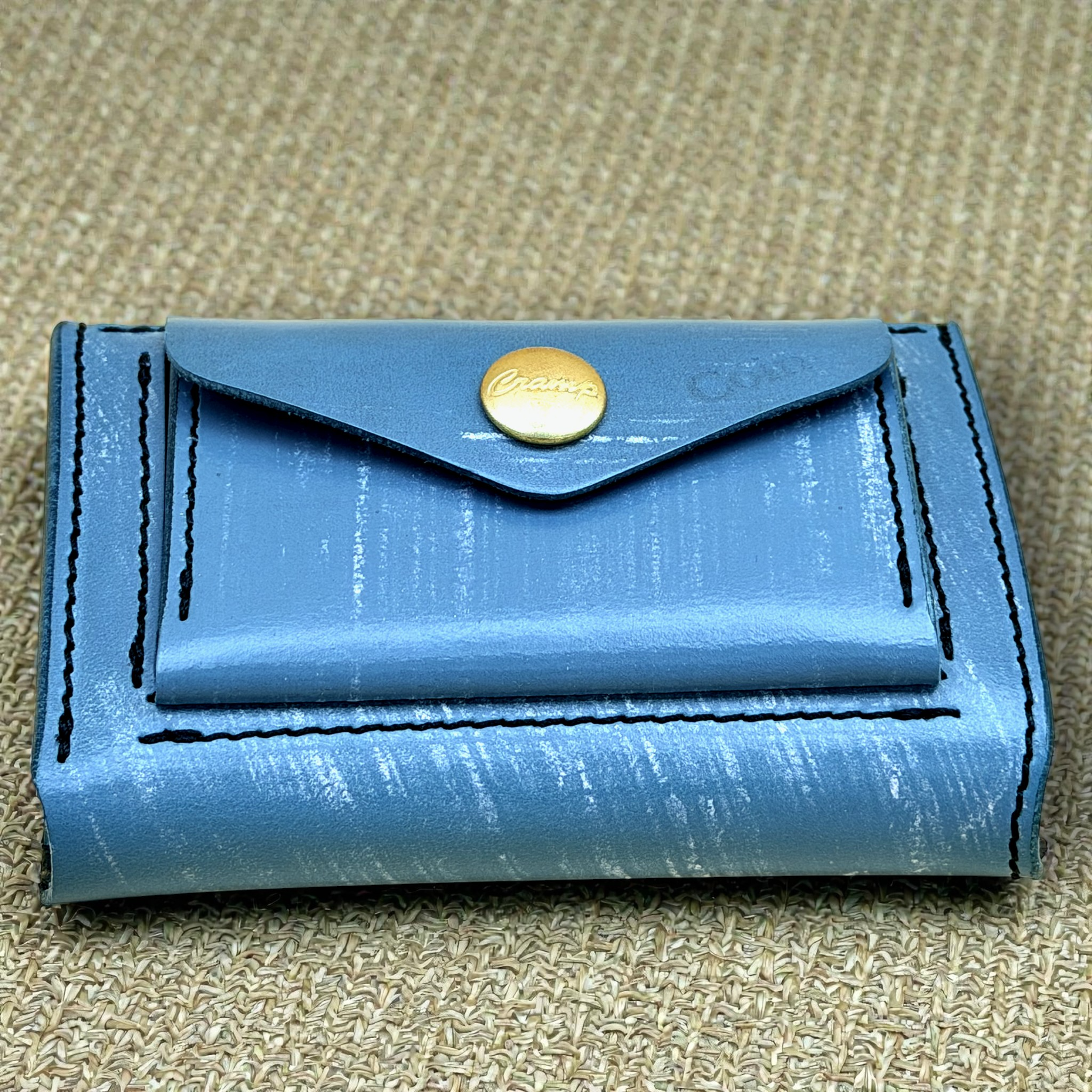 IKENOHATA GINKAWATEN 池之端銀革店 | Cramp UK Bridle Leather Compact Wallet with Front Hardware | TEAL