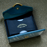 IKENOHATA GINKAWATEN 池之端銀革店 | Cramp UK Bridle Leather Compact Wallet with Front Hardware | TEAL