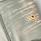 IKENOHATA GINKAWATEN 池之端銀革店 | Cramp UK Bridle Leather Compact Wallet with Front Hardware | TEAL